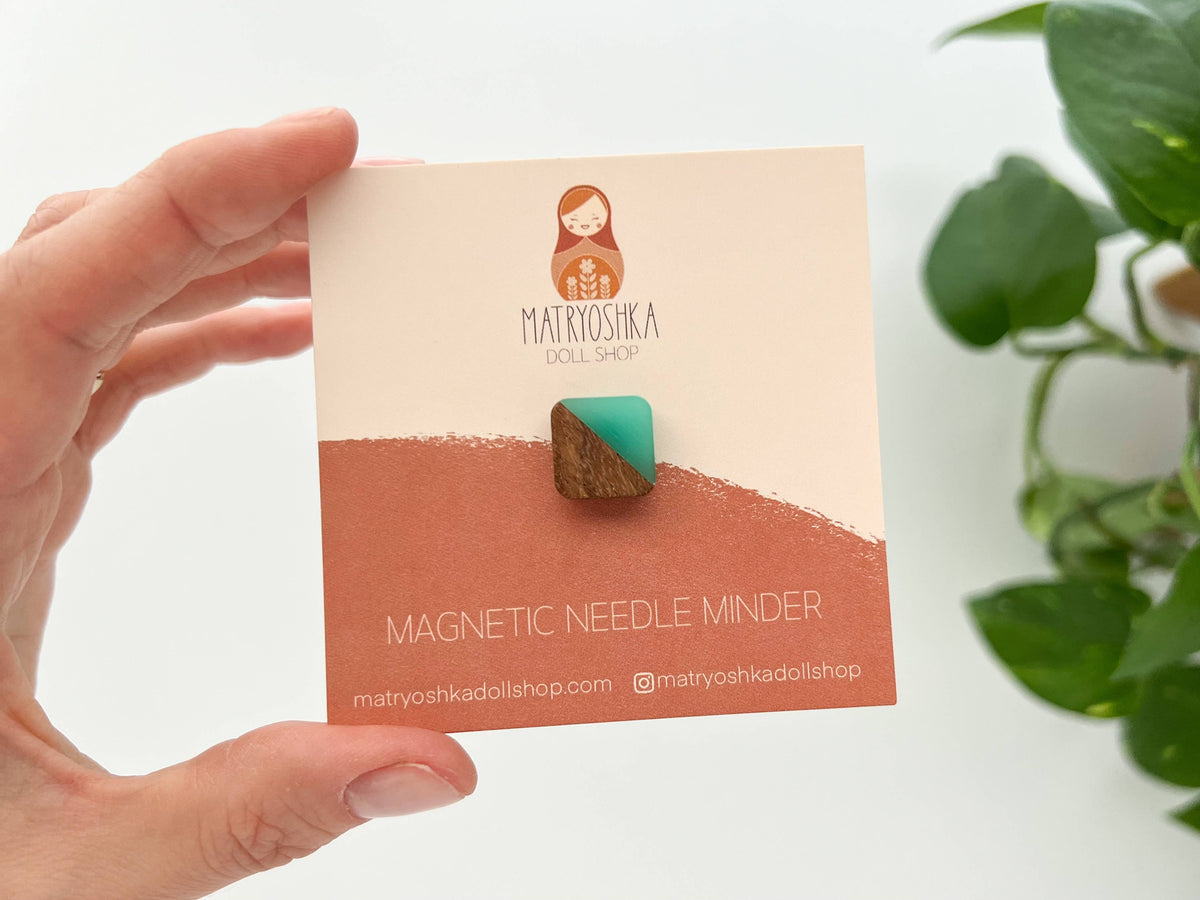 Square magnetic needle minder