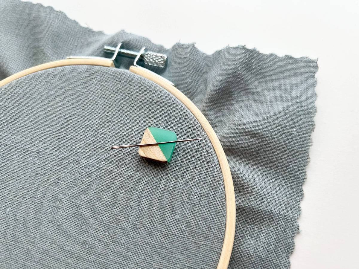 Square magnetic needle minder